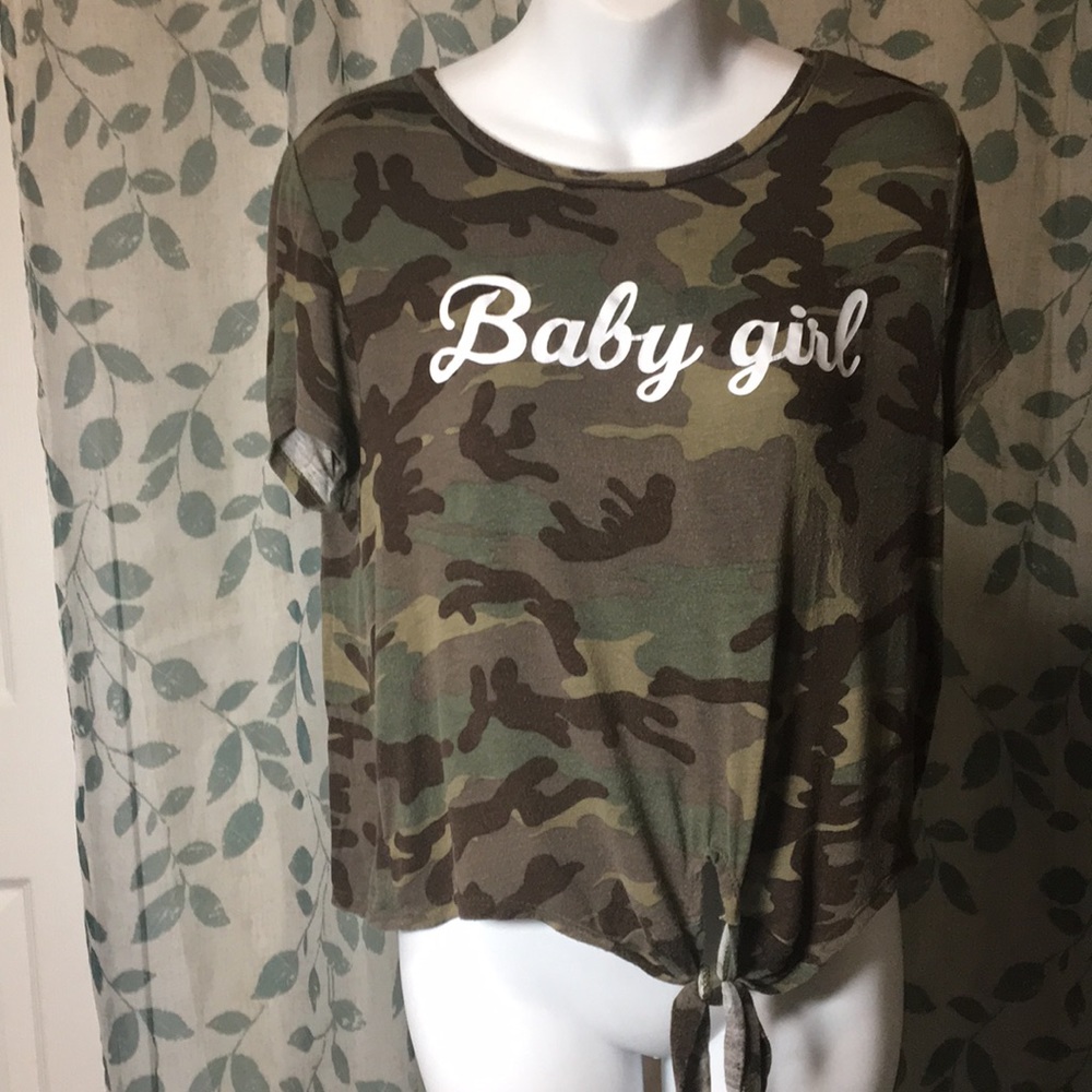 💚Camo shirt that says baby girl, size medium💚